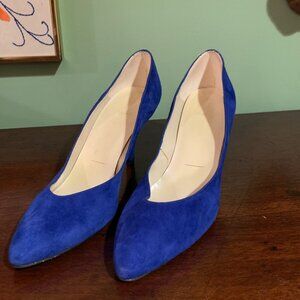 Vintage 7 1/2 M Suede Woman Shoes. Heels are perfect along with plastic taps